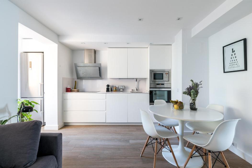 Apartamento Moderno En Triana 2 Dormitorios Y Aire Acondicionado Севілья Екстер'єр фото